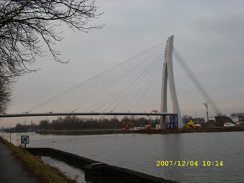 fiets- en voetgangersbrug